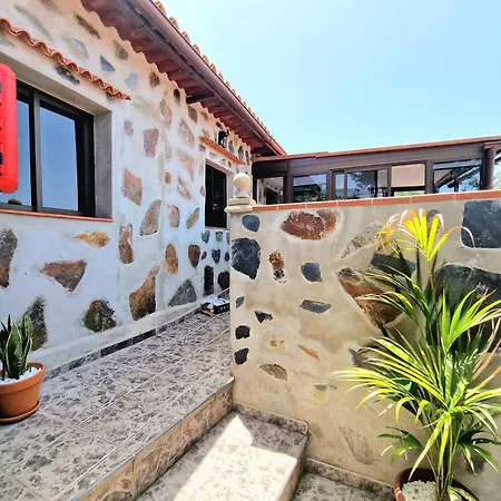 Giovanni & Rosa B Icod De Vinos *